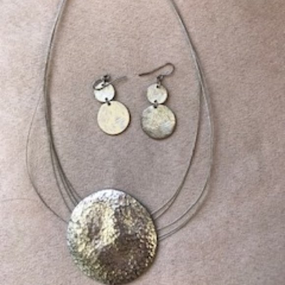 Neckless - Picture 1 of 2